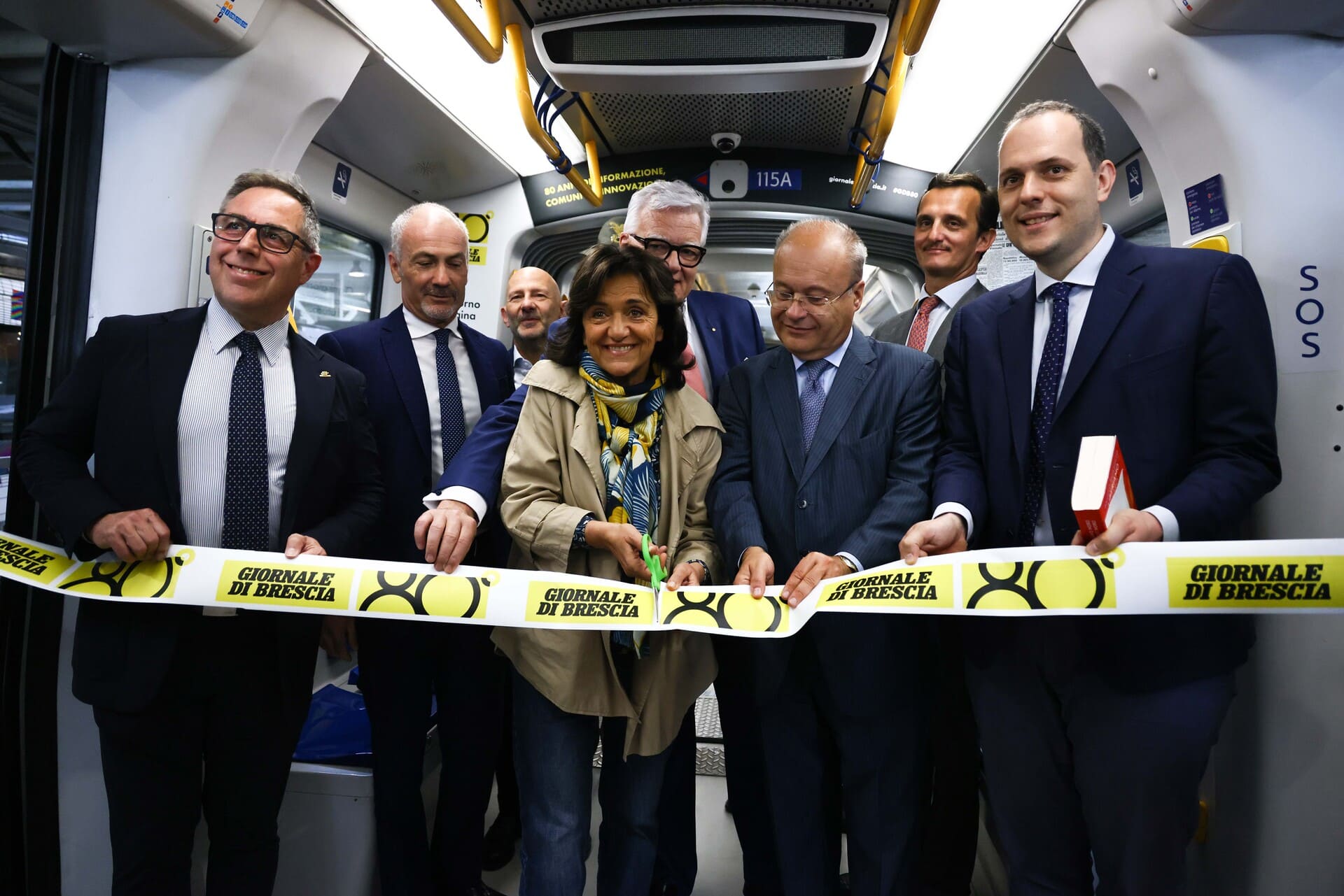 Inaugurazione del convoglio celebrativo degli 80 anni con il taglio del nastro